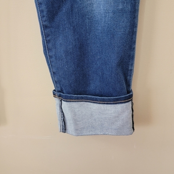 Henry & Belle | Cuffed Cropped Jeans in Drake Wash - Picture 3 of 7